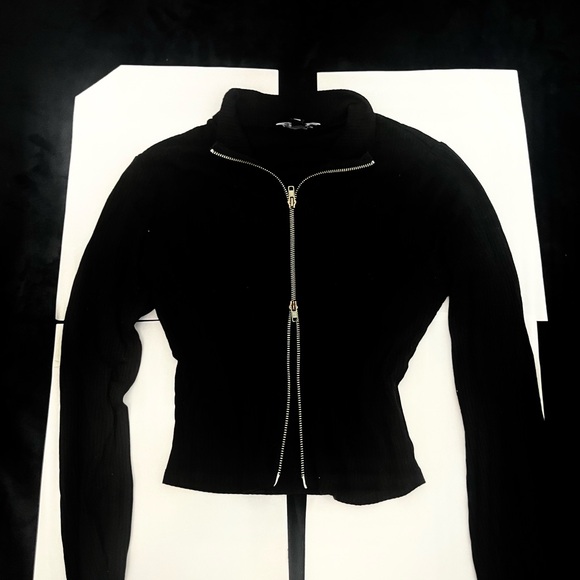 FASHION NOVA ZIPPER TOP - Picture 2 of 7